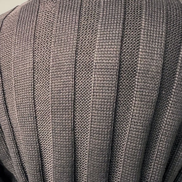 Cropped Turtleneck Knit Sweater - Picture 8 of 8